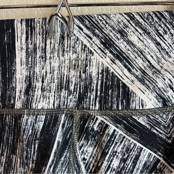 Lululemon Wunder Under Crop in Heat Wave 22” - Picture 5 of 8